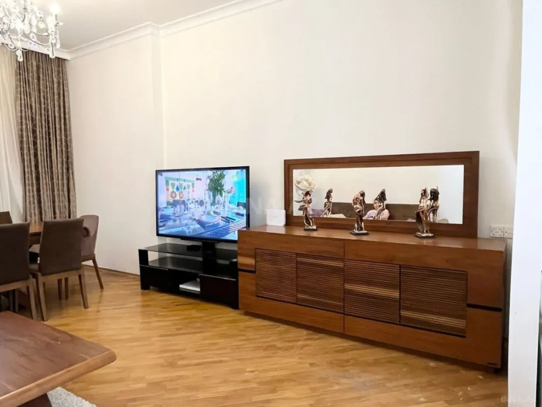 Satılır 2 otaqlı mənzil 70 m²