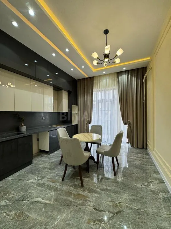 Satılır 5 otaqlı həyət evi 200 m²