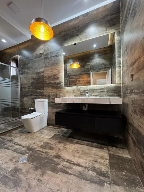 Satılır 5 otaqlı həyət evi 200 m²