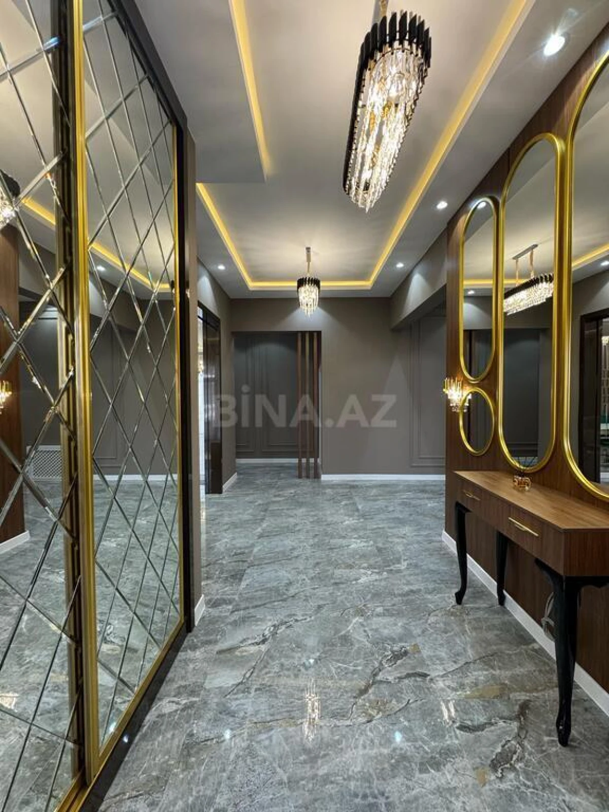 Satılır 5 otaqlı həyət evi 200 m²