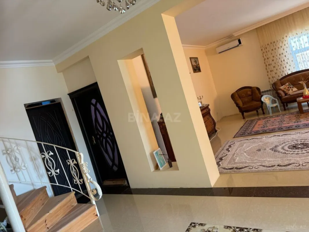 Satılır 5 otaqlı həyət evi 360 m²