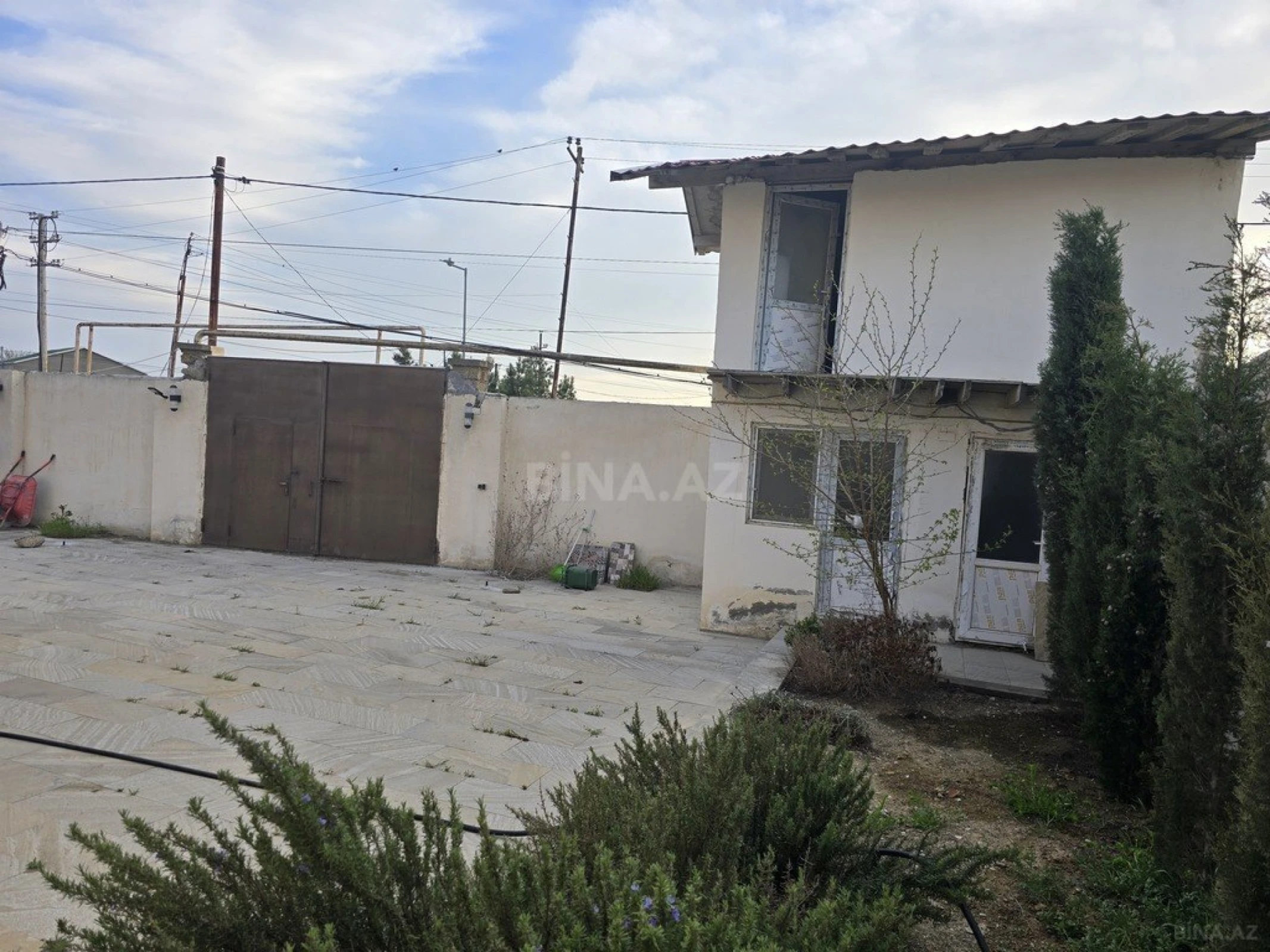 Satılır 5 otaqlı həyət evi 360 m²
