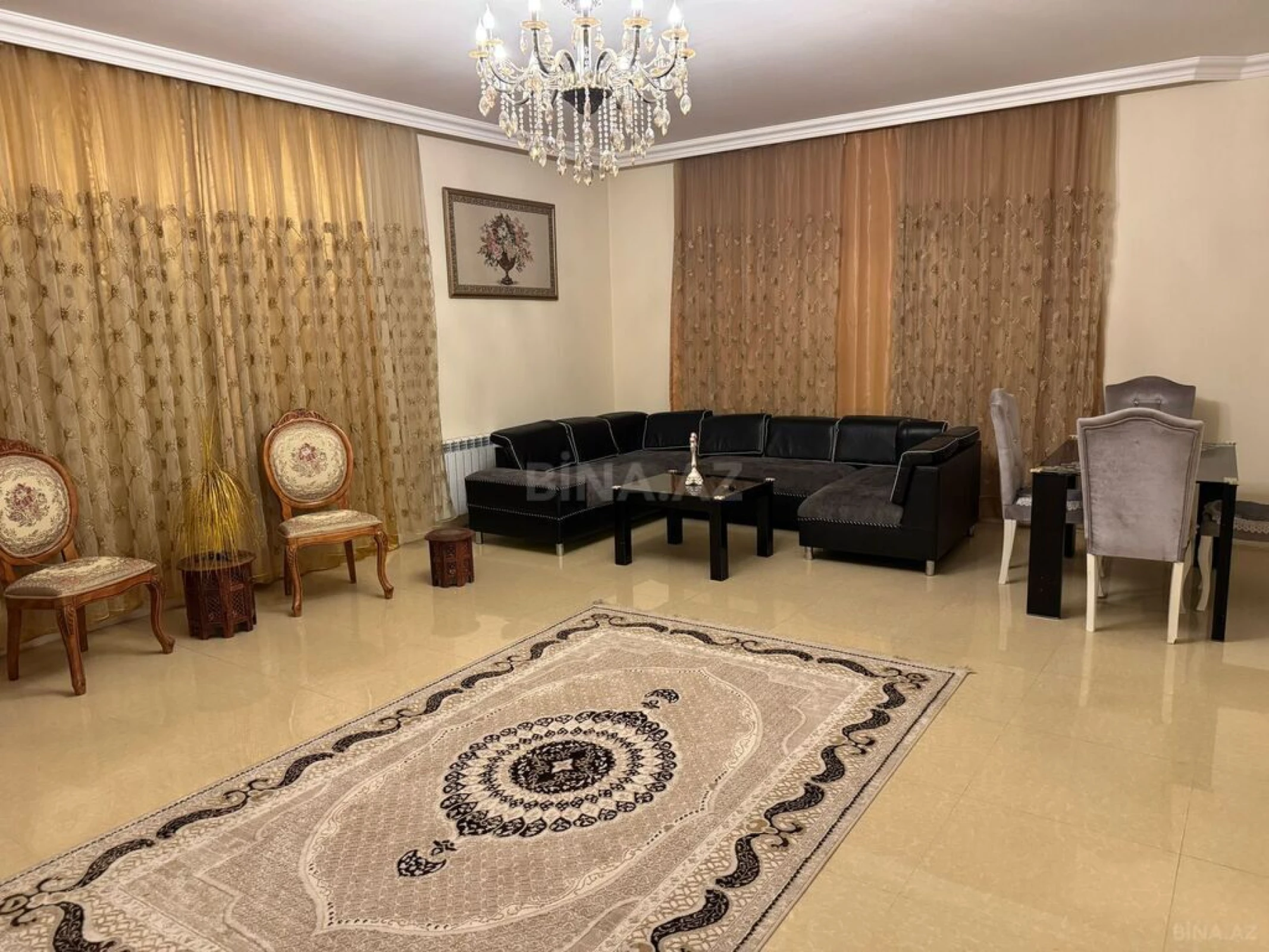 Satılır 5 otaqlı həyət evi 360 m²
