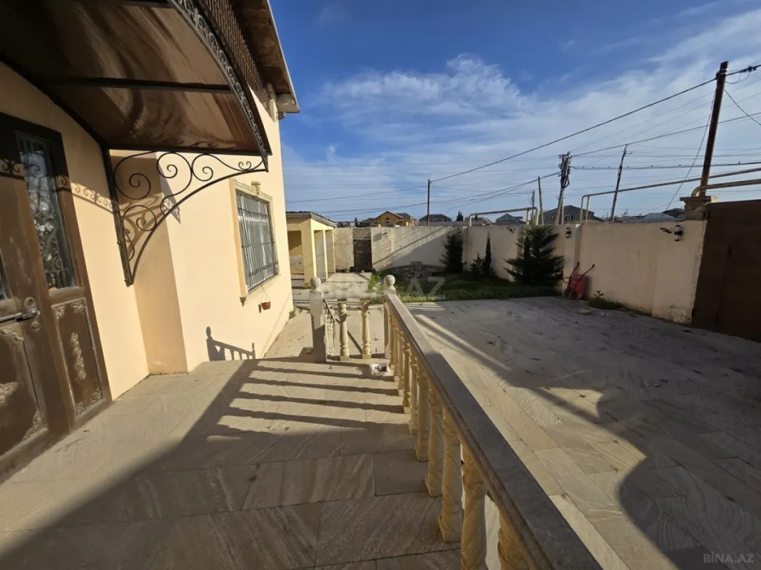Satılır 5 otaqlı həyət evi 360 m²