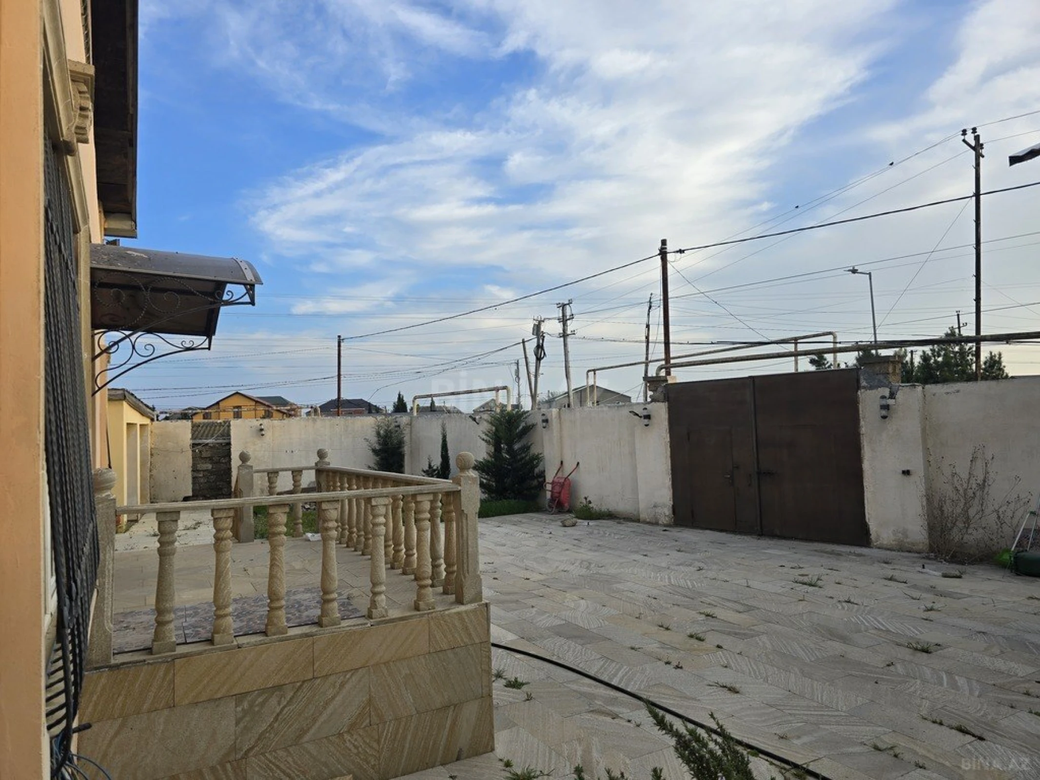 Satılır 5 otaqlı həyət evi 360 m²