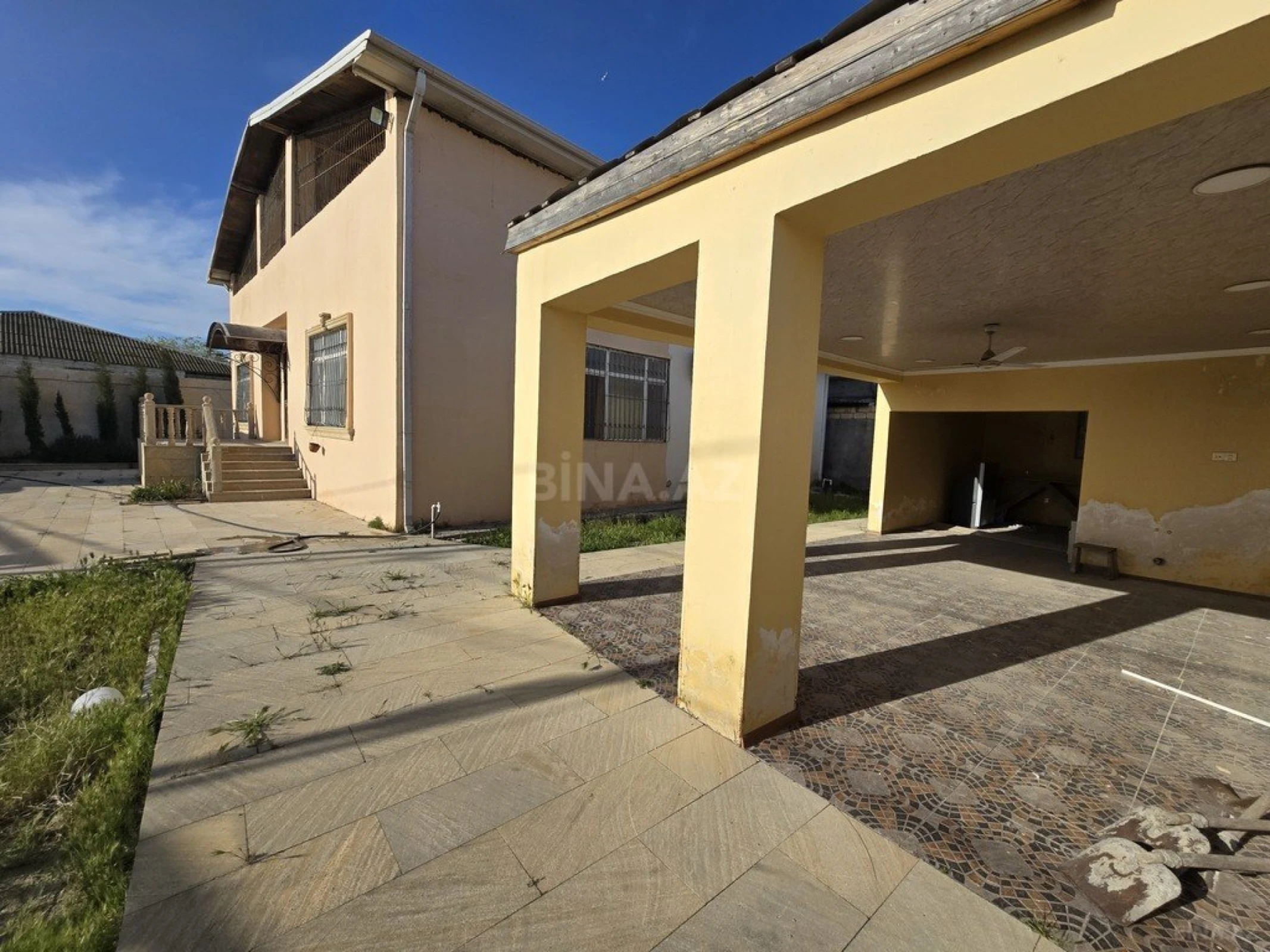 Satılır 5 otaqlı həyət evi 360 m²