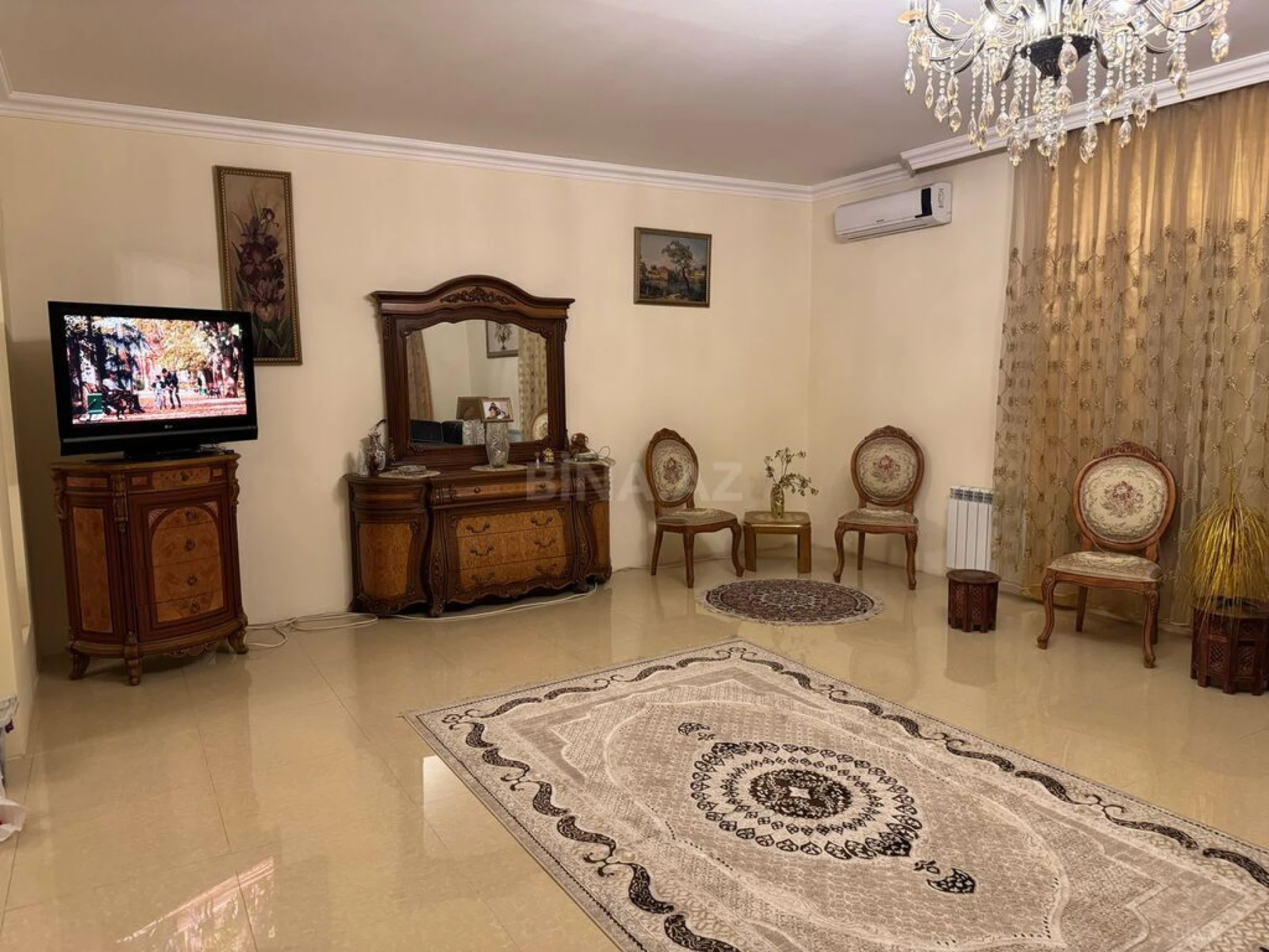 Satılır 5 otaqlı həyət evi 360 m²