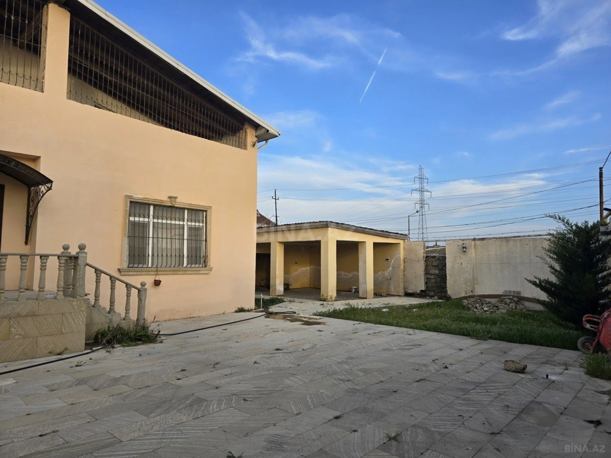 Satılır 5 otaqlı həyət evi 360 m²