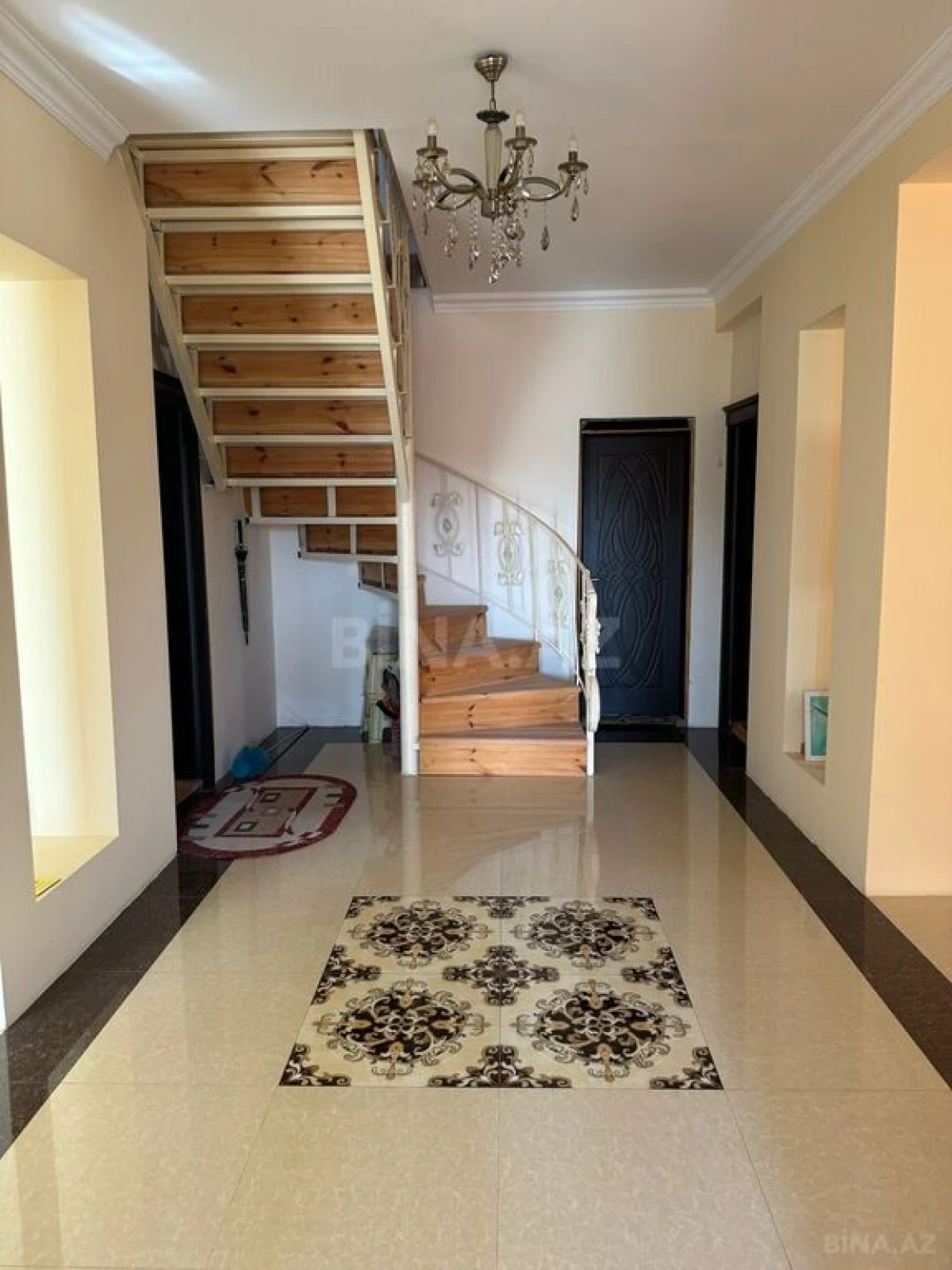 Satılır 5 otaqlı həyət evi 360 m²