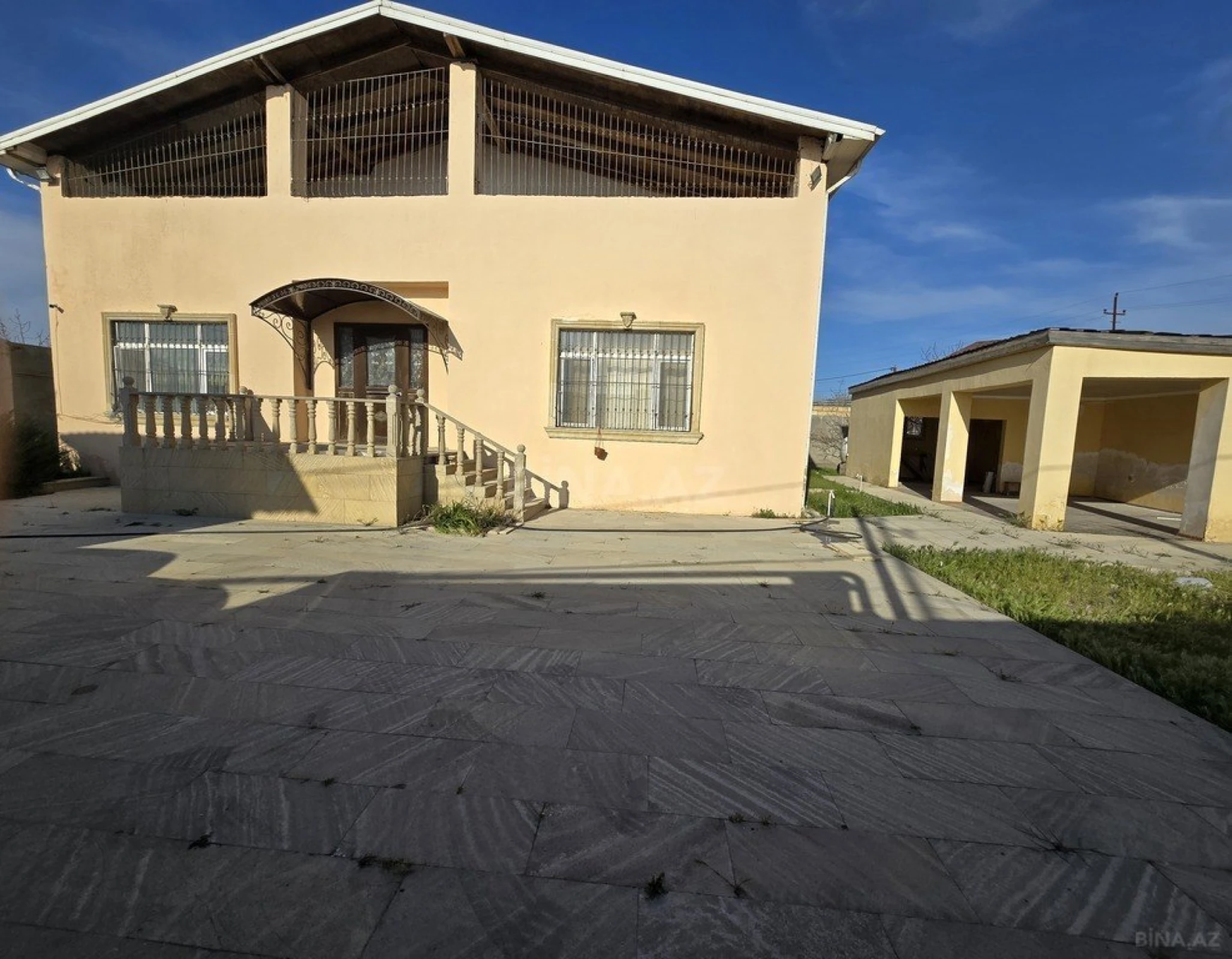 Satılır 5 otaqlı həyət evi 360 m²