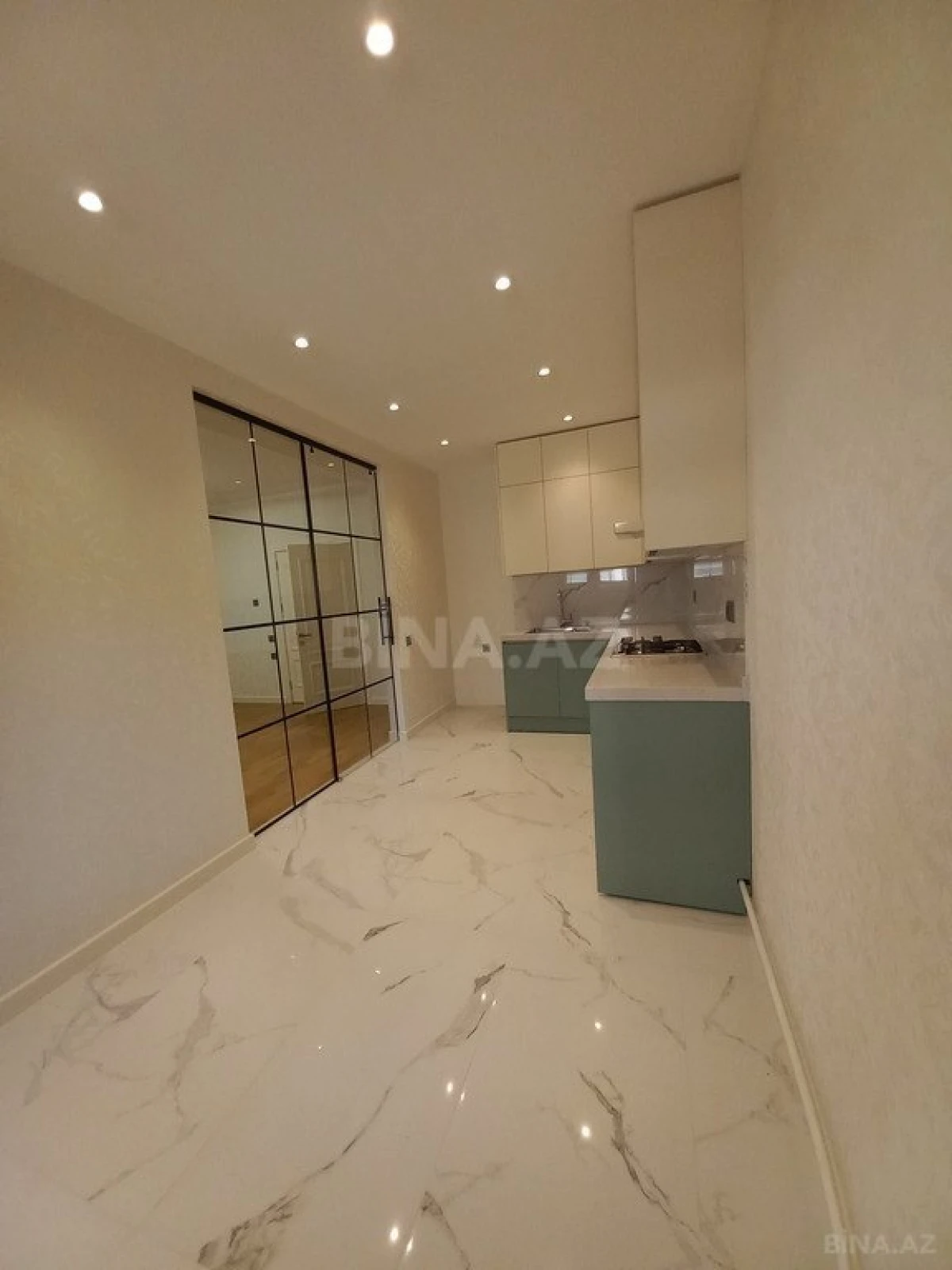 Satılır 3 otaqlı mənzil 107 m²