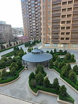 Satılır 3 otaqlı mənzil 107 m²