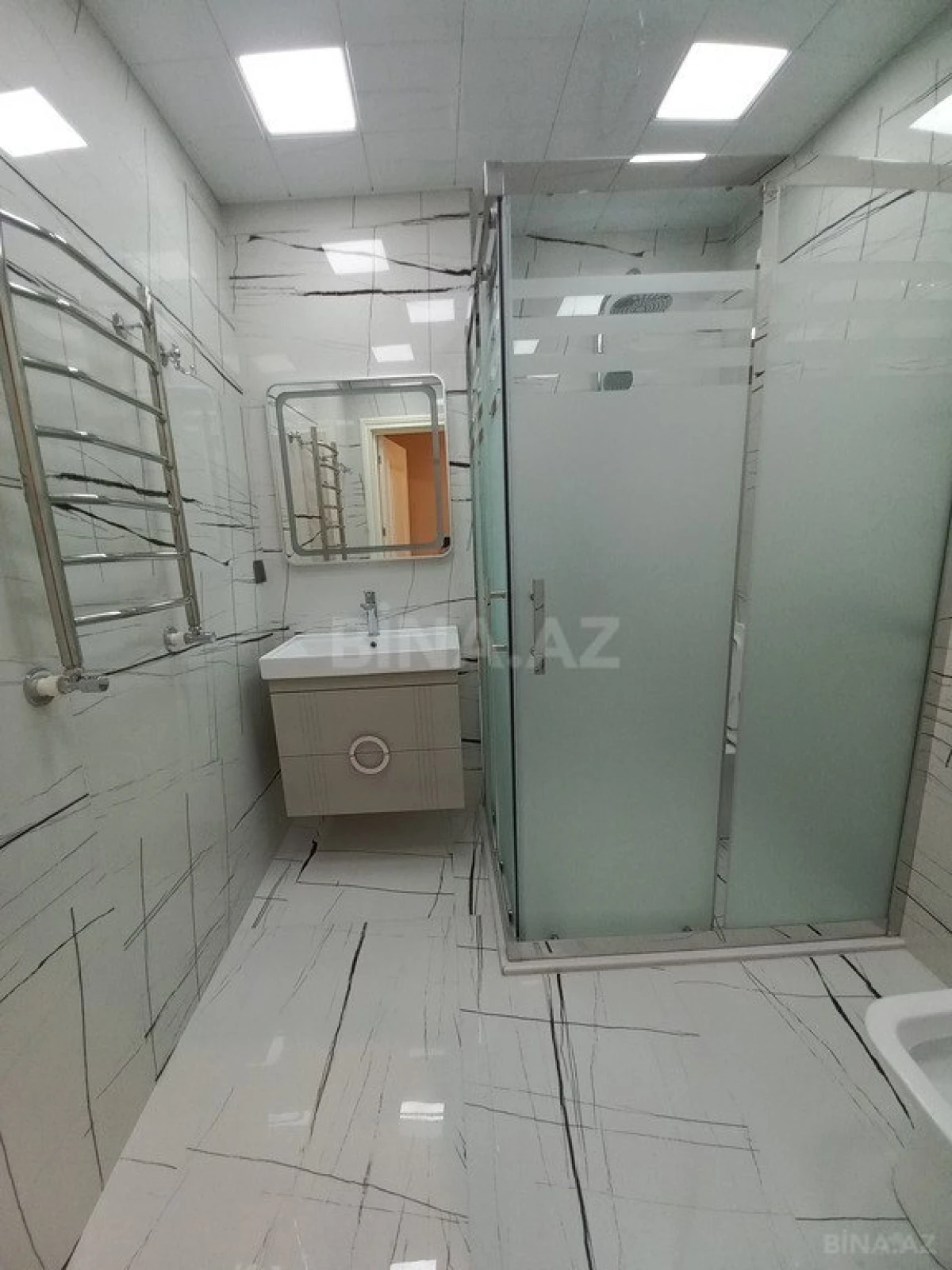Satılır 3 otaqlı mənzil 107 m²