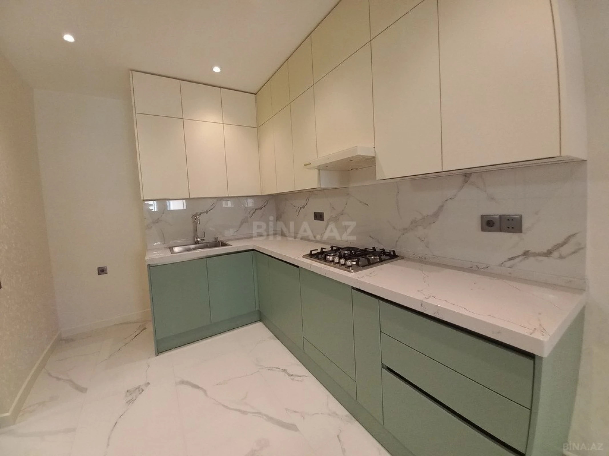 Satılır 3 otaqlı mənzil 107 m²