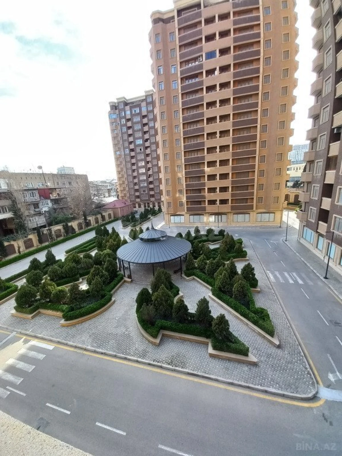 Satılır 3 otaqlı mənzil 107 m²