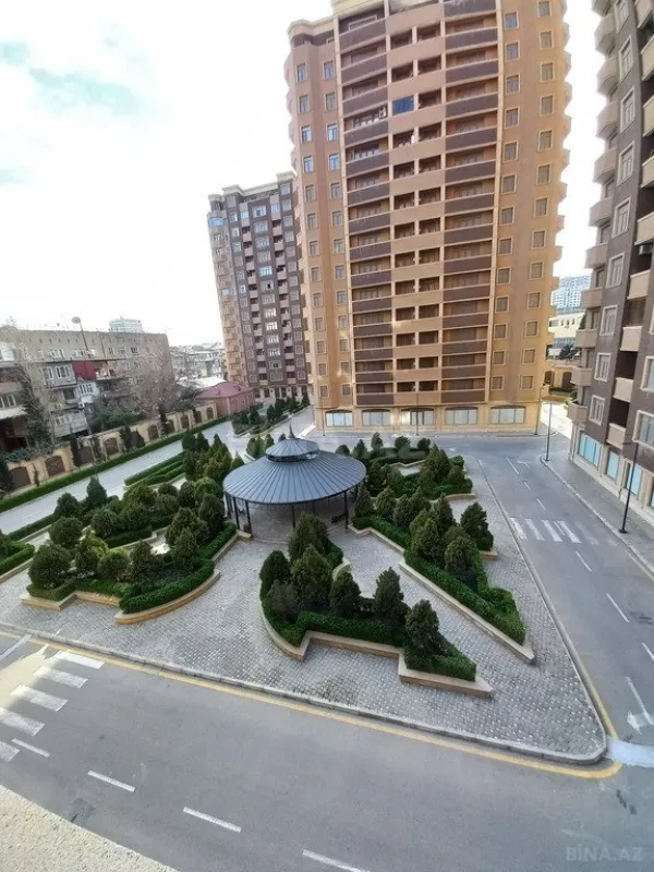 Satılır 3 otaqlı mənzil 107 m²