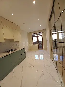 Satılır 3 otaqlı mənzil 107 m²