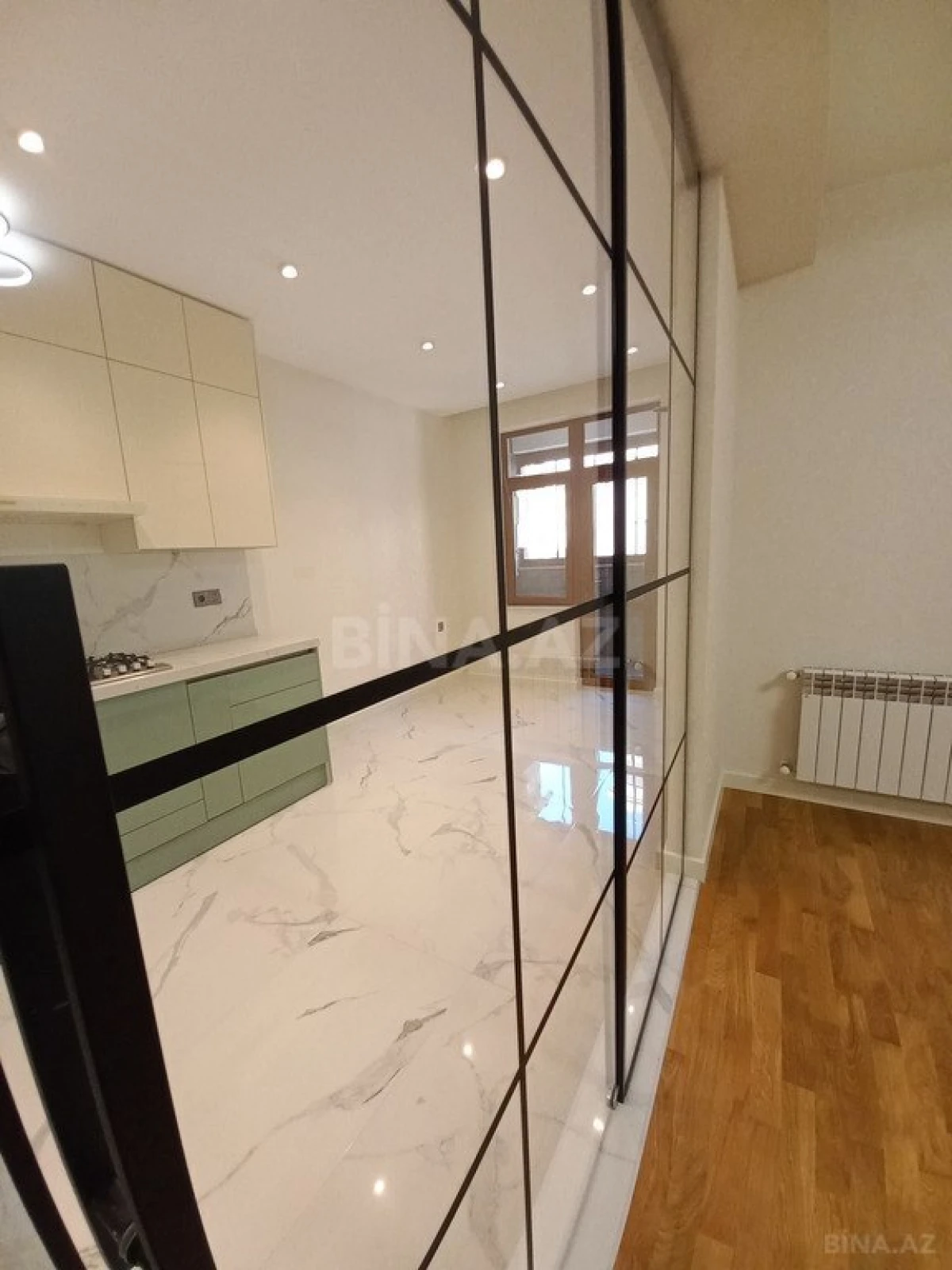 Satılır 3 otaqlı mənzil 107 m²