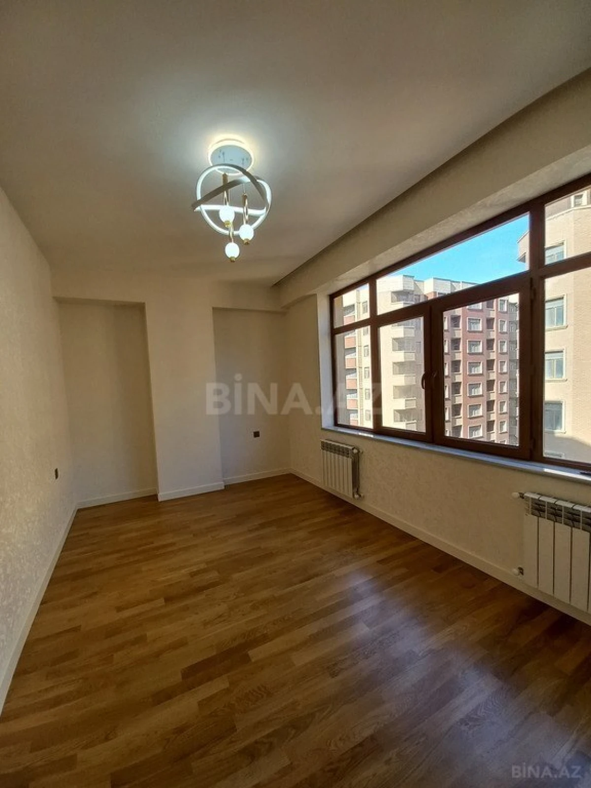 Satılır 3 otaqlı mənzil 107 m²