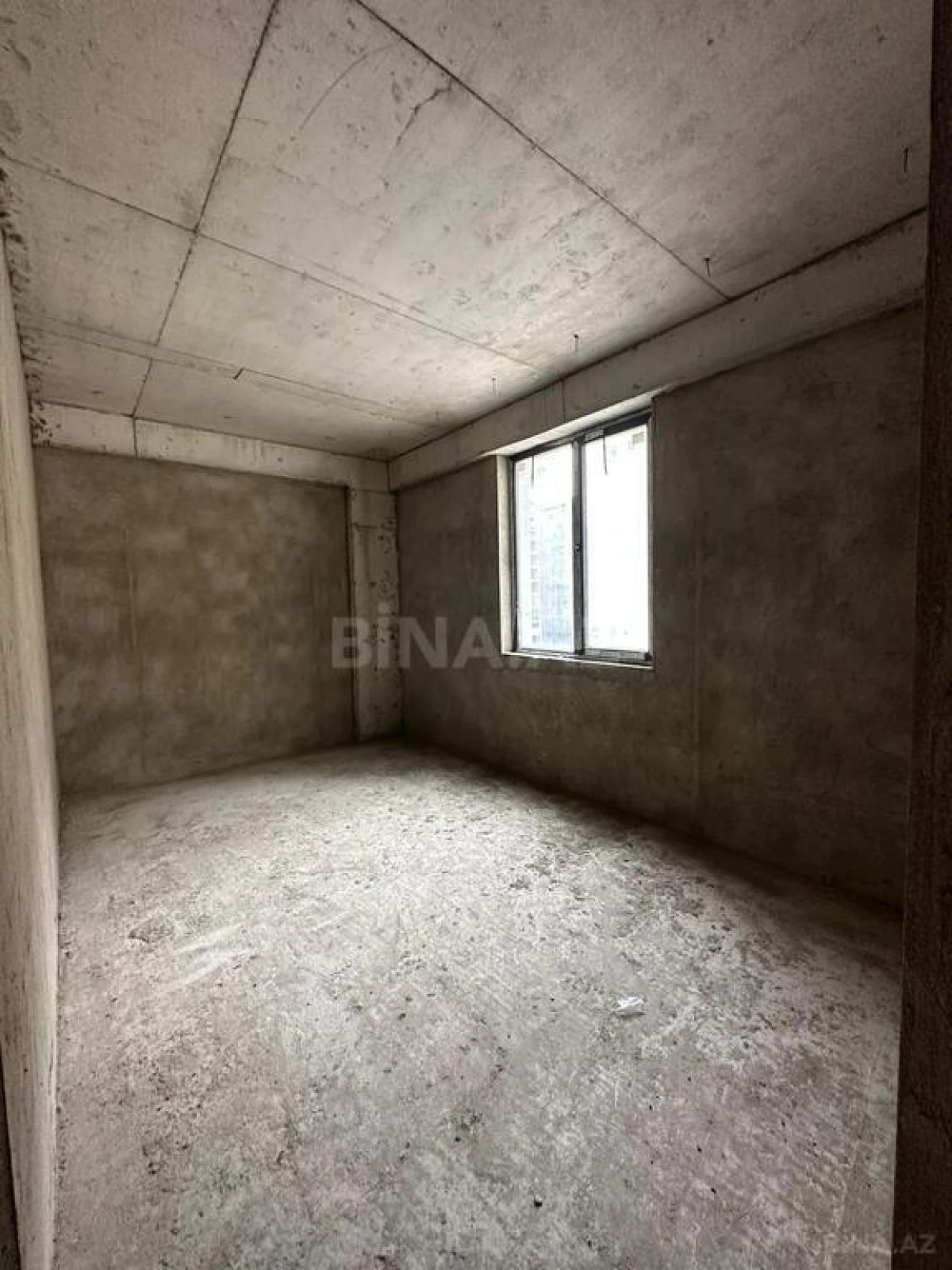 Satılır 4 otaqlı mənzil 166 m²