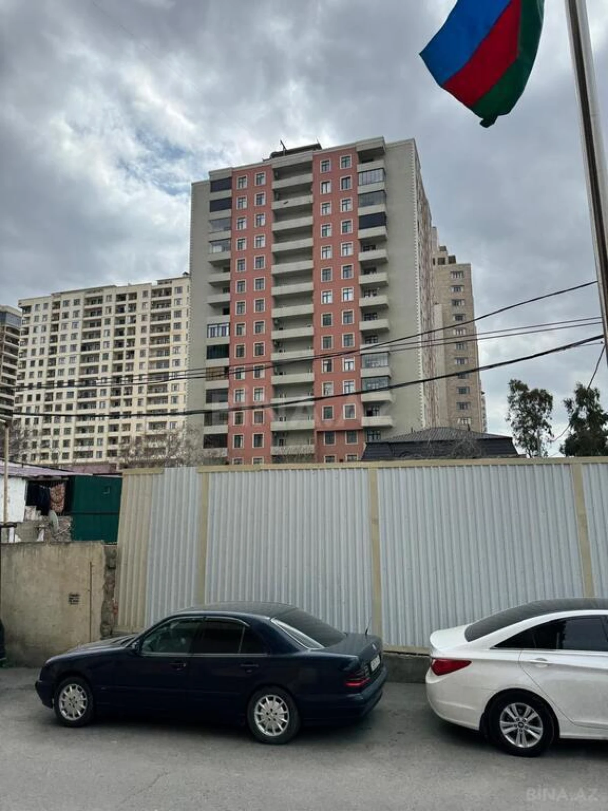 Satılır 4 otaqlı mənzil 166 m²
