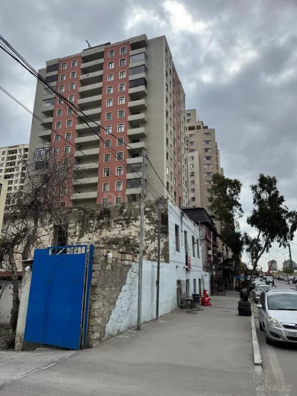 Satılır 4 otaqlı mənzil 166 m²