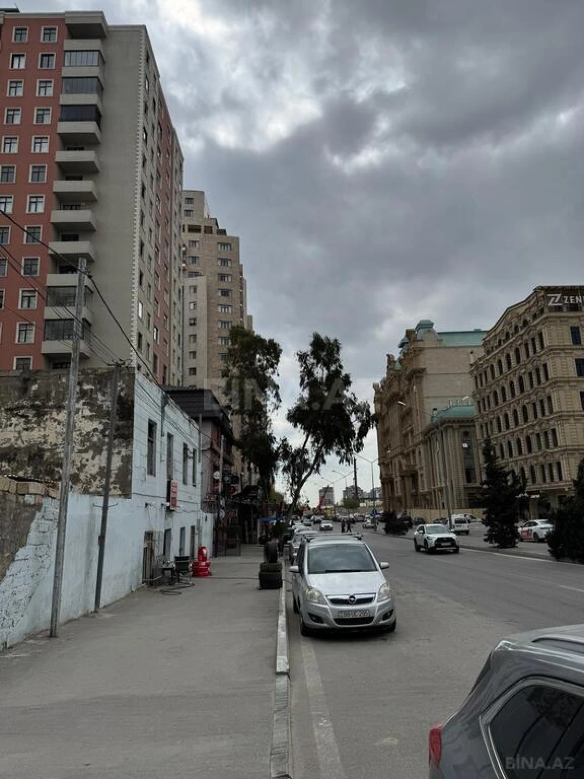 Satılır 4 otaqlı mənzil 166 m²