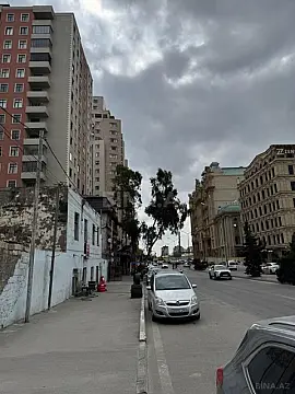 Satılır 4 otaqlı mənzil 166 m²