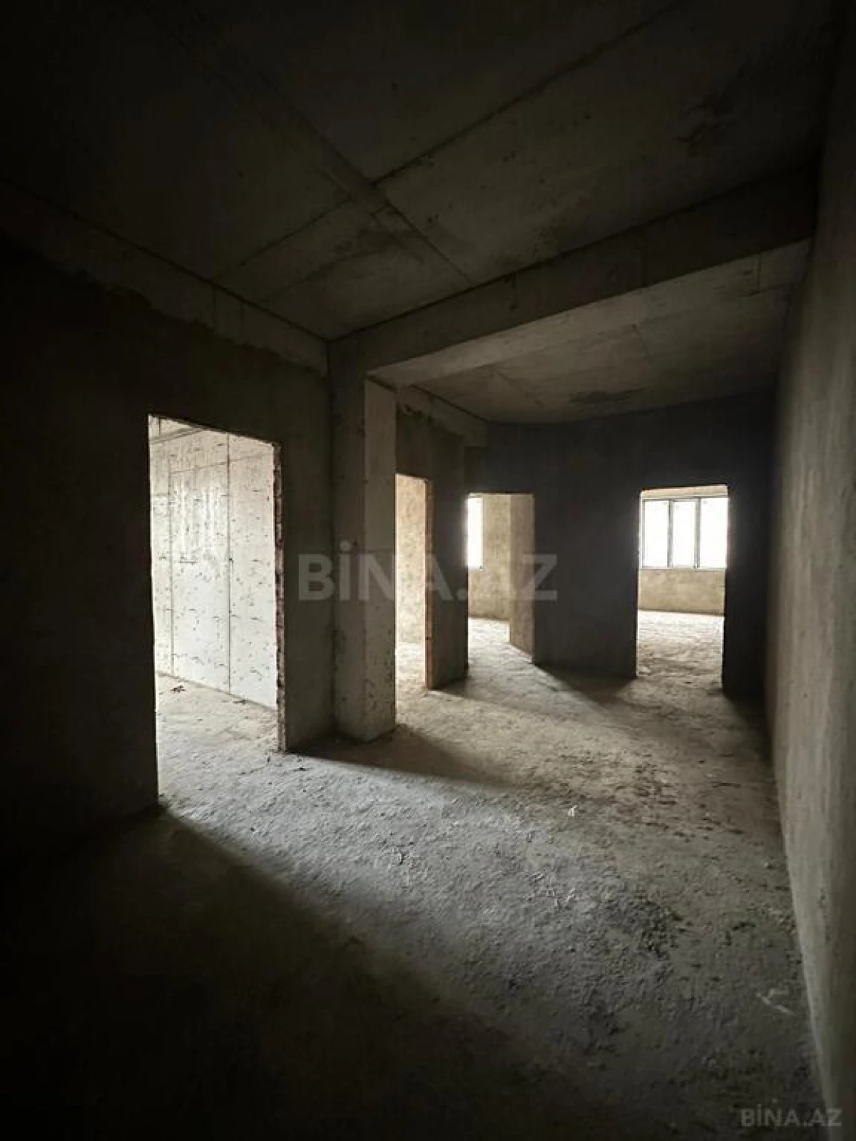 Satılır 4 otaqlı mənzil 166 m²