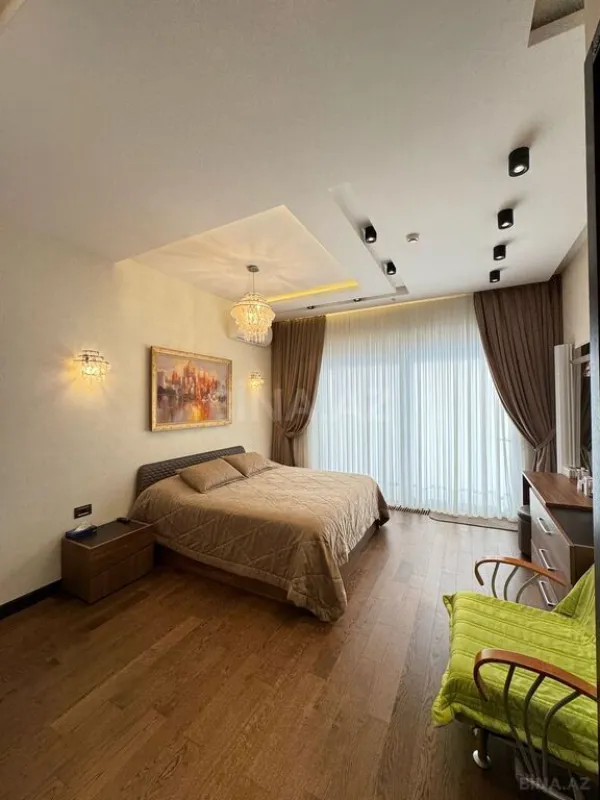 Satılır 6 otaqlı həyət evi 650 m²