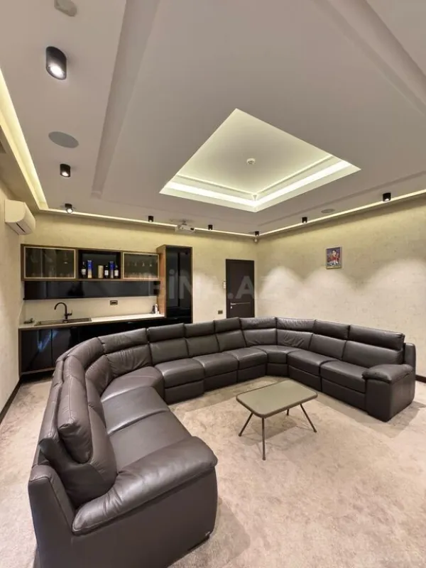 Satılır 6 otaqlı həyət evi 650 m²