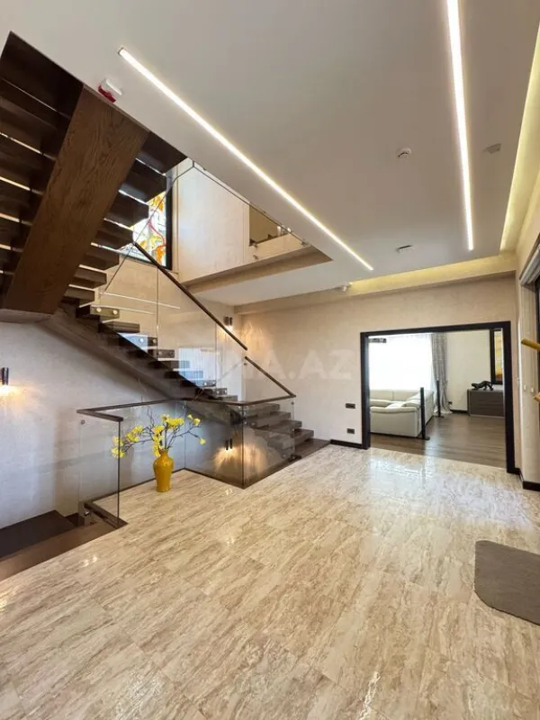 Satılır 6 otaqlı həyət evi 650 m²