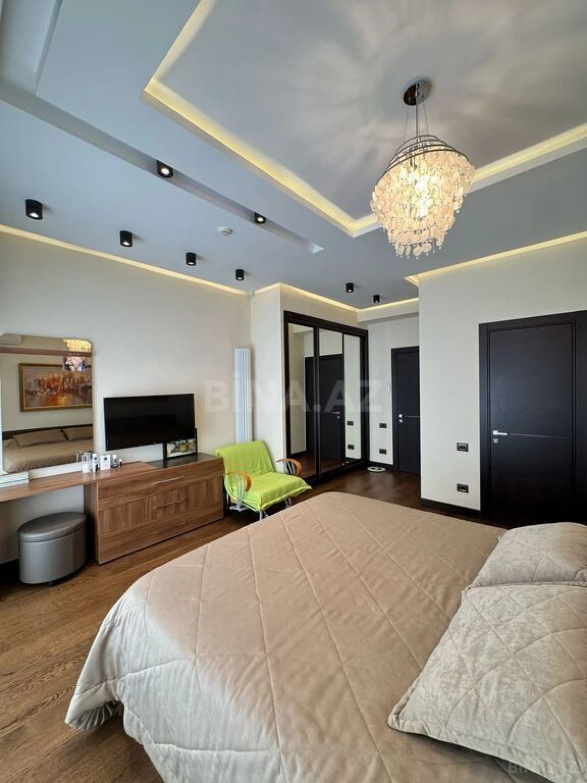 Satılır 6 otaqlı həyət evi 650 m²