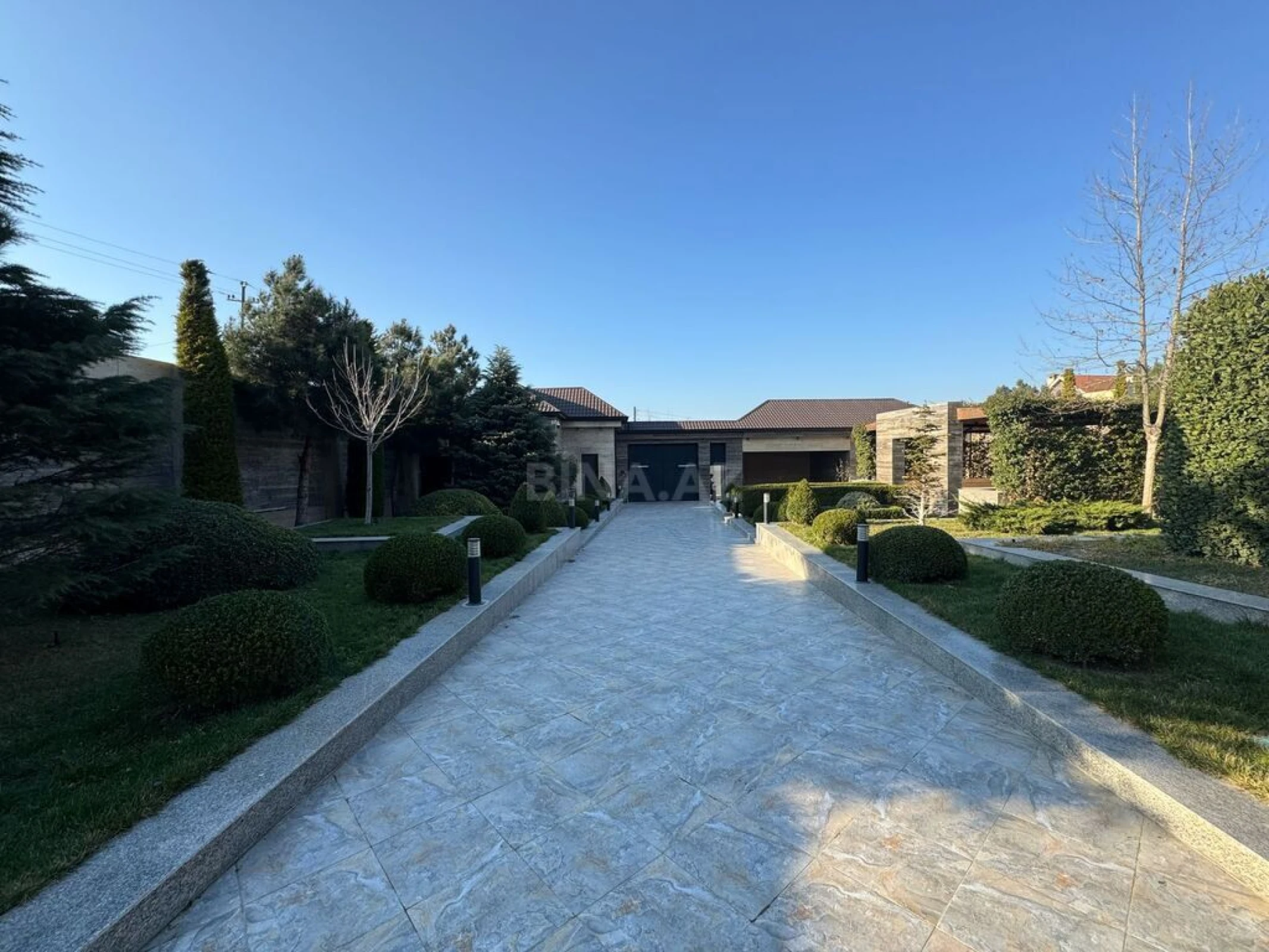 Satılır 6 otaqlı həyət evi 650 m²