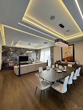 Satılır 6 otaqlı həyət evi 650 m²