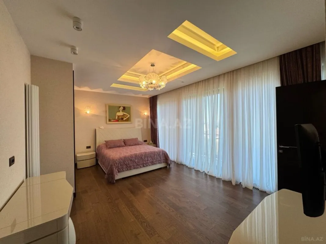 Satılır 6 otaqlı həyət evi 650 m²