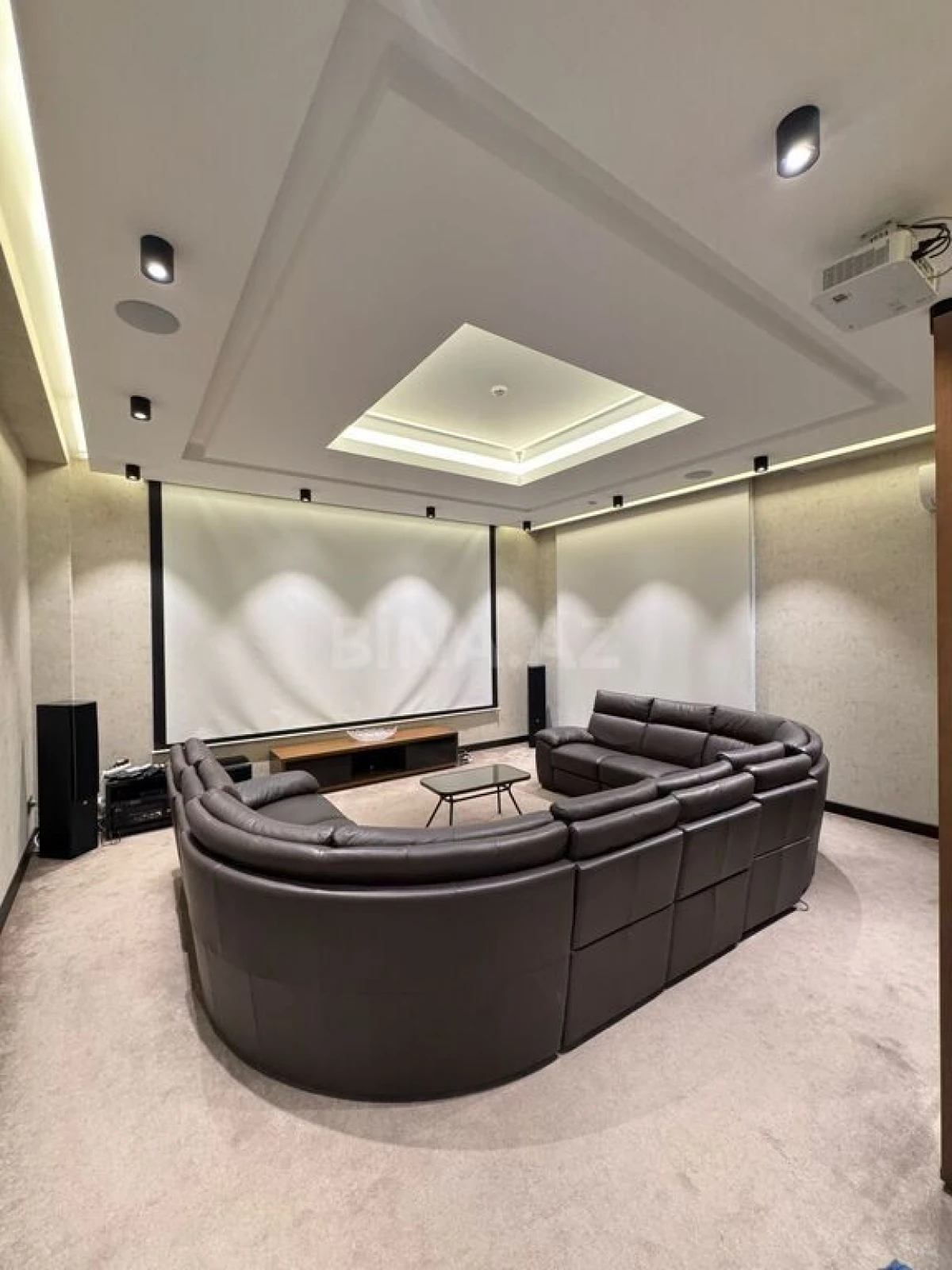 Satılır 6 otaqlı həyət evi 650 m²