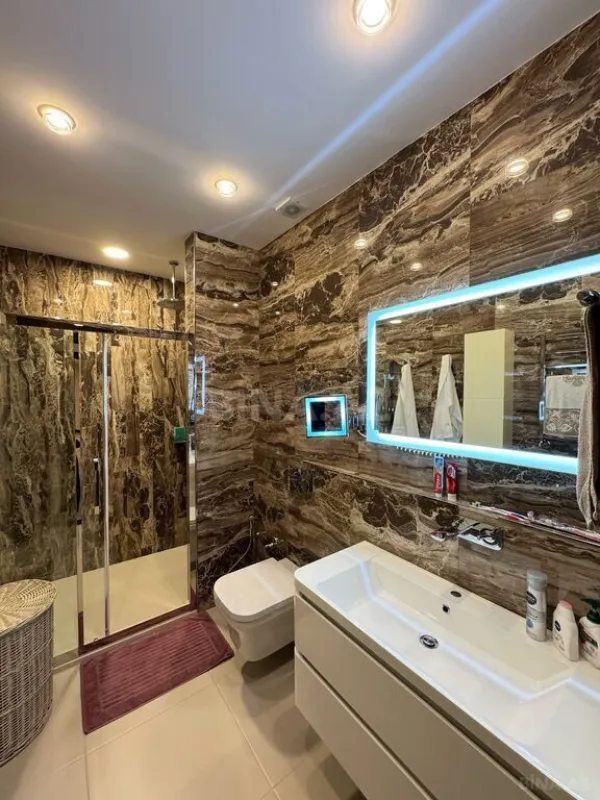 Satılır 6 otaqlı həyət evi 650 m²