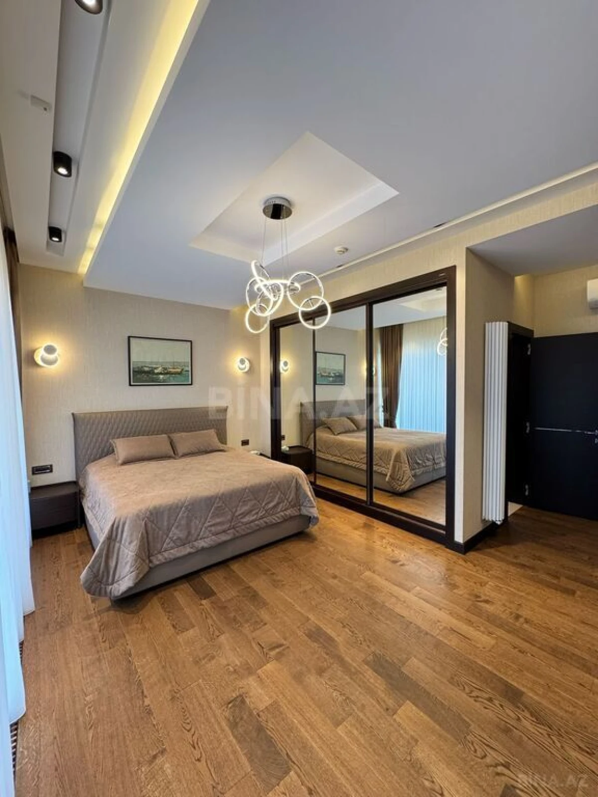 Satılır 6 otaqlı həyət evi 650 m²