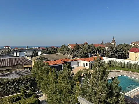 Satılır 6 otaqlı həyət evi 650 m²