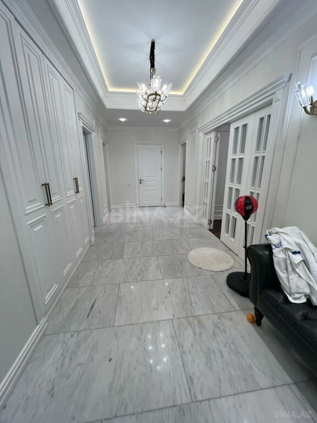 Satılır 3 otaqlı mənzil 141 m²