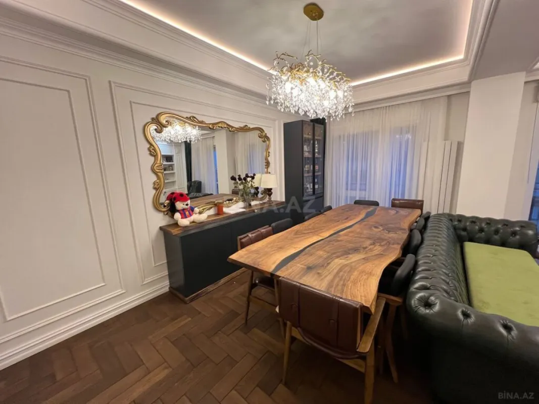 Satılır 3 otaqlı mənzil 141 m²