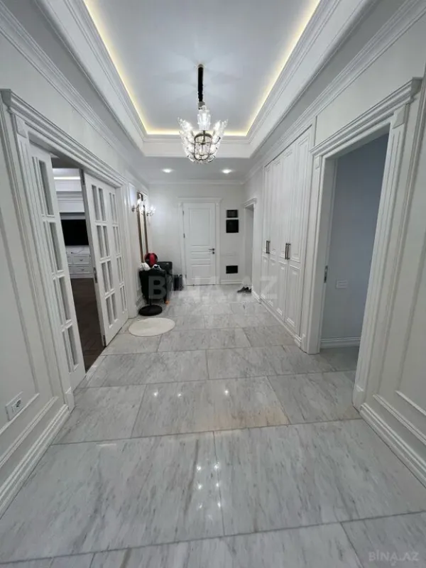 Satılır 3 otaqlı mənzil 141 m²