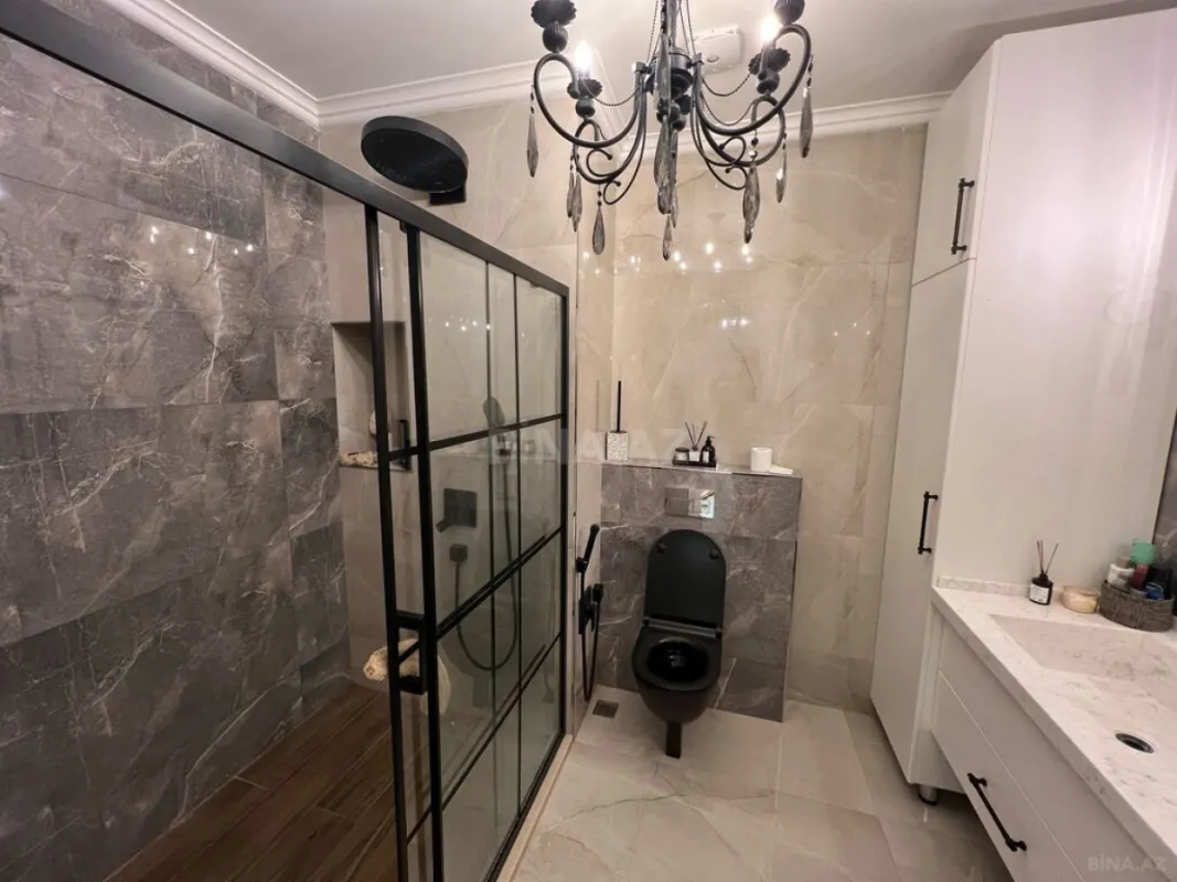 Satılır 3 otaqlı mənzil 141 m²