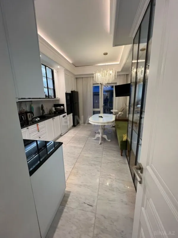 Satılır 3 otaqlı mənzil 141 m²