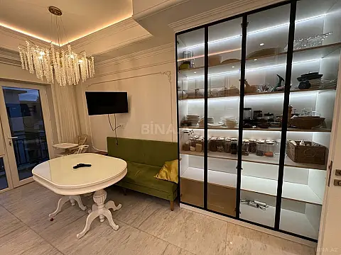 Satılır 3 otaqlı mənzil 141 m²