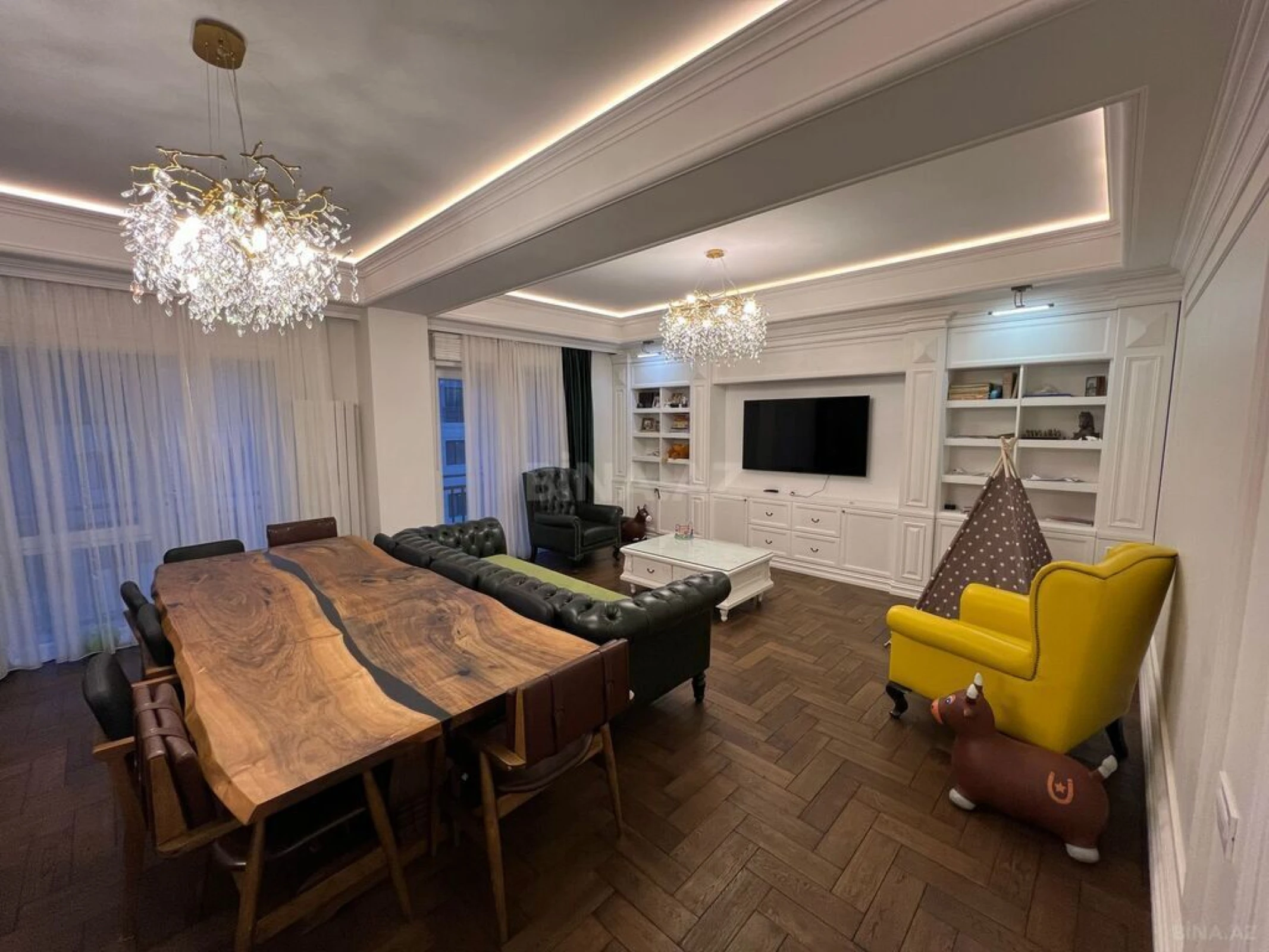 Satılır 3 otaqlı mənzil 141 m²