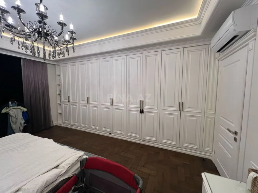 Satılır 3 otaqlı mənzil 141 m²
