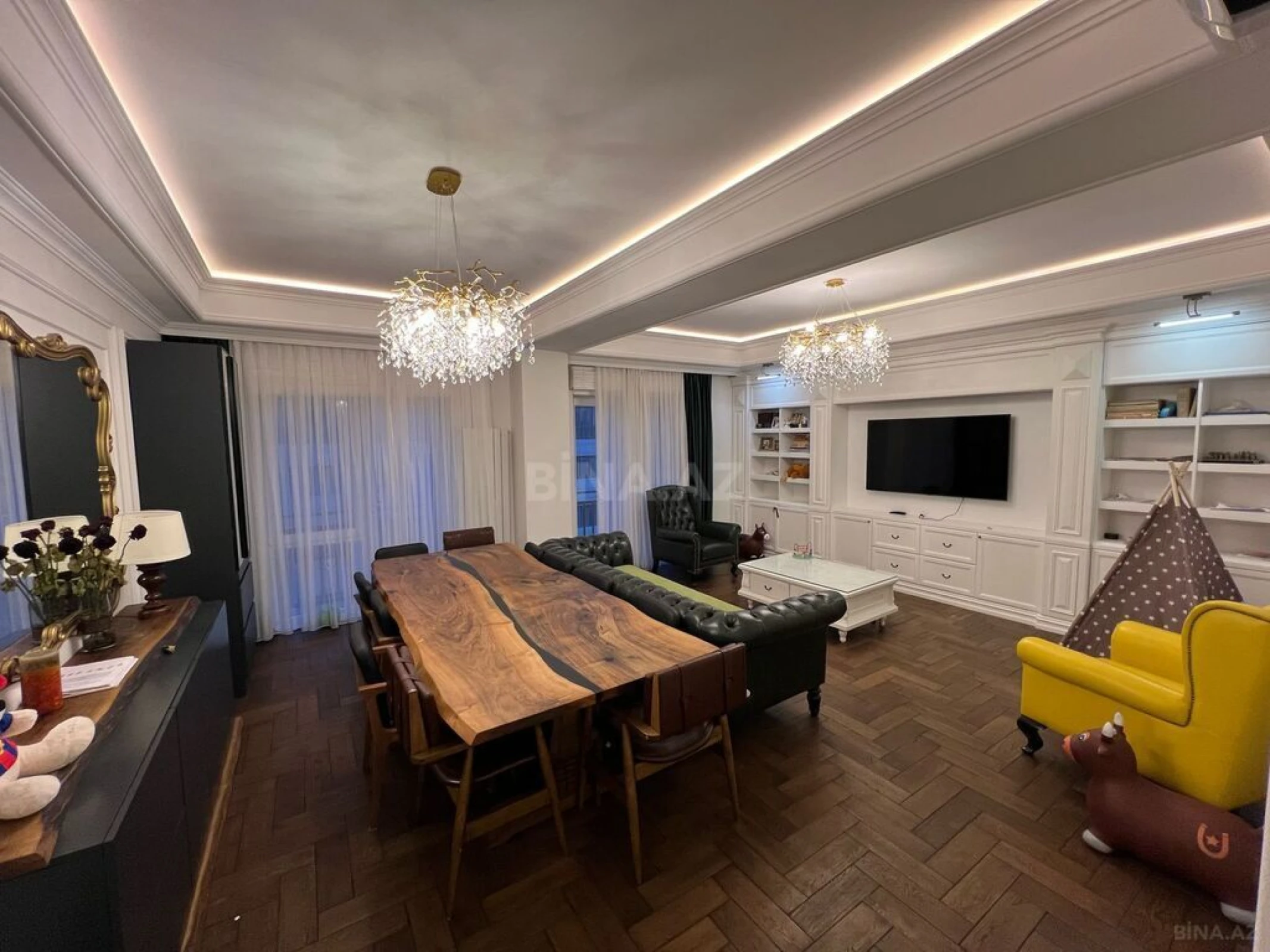 Satılır 3 otaqlı mənzil 141 m²