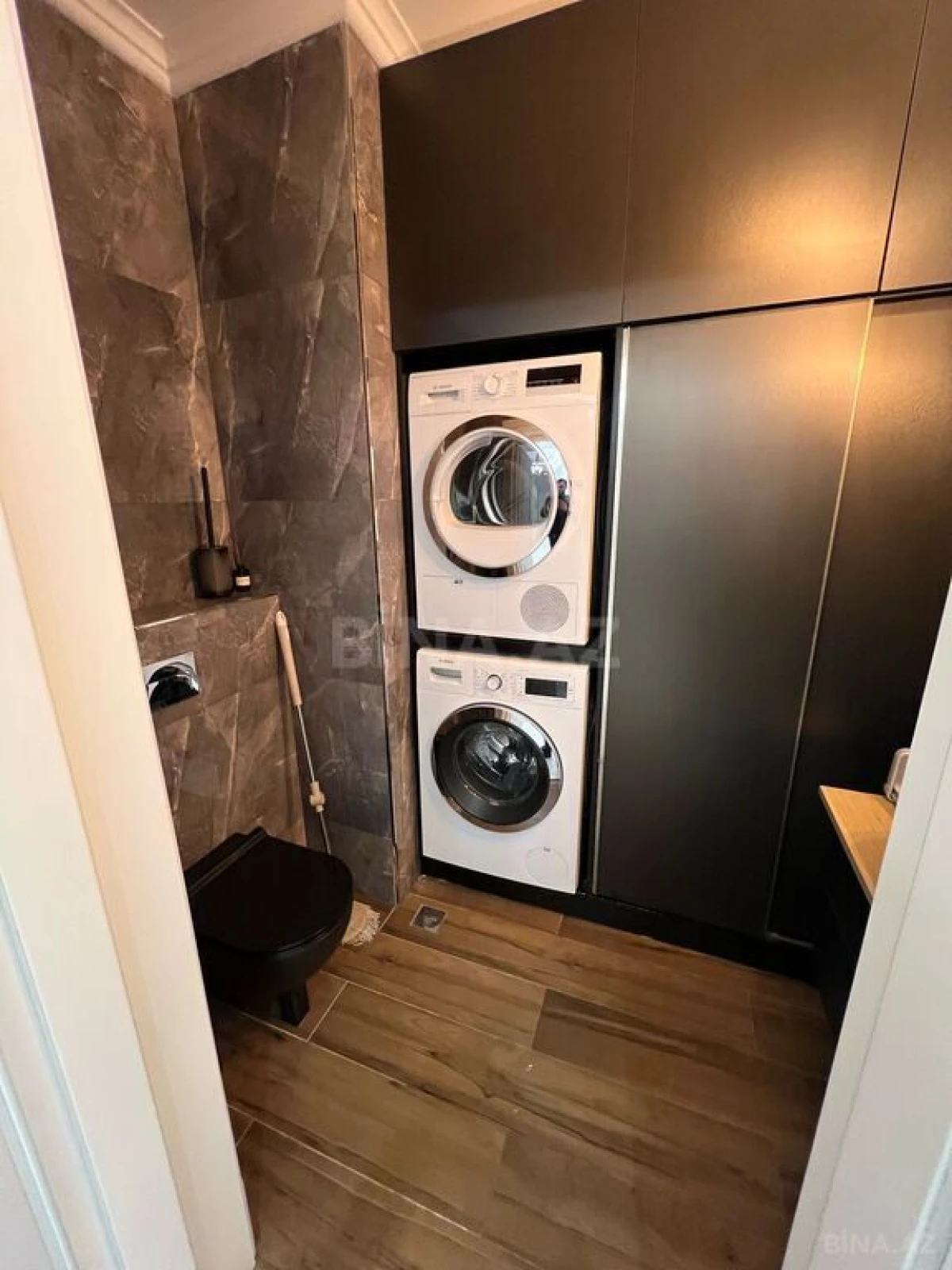 Satılır 3 otaqlı mənzil 141 m²